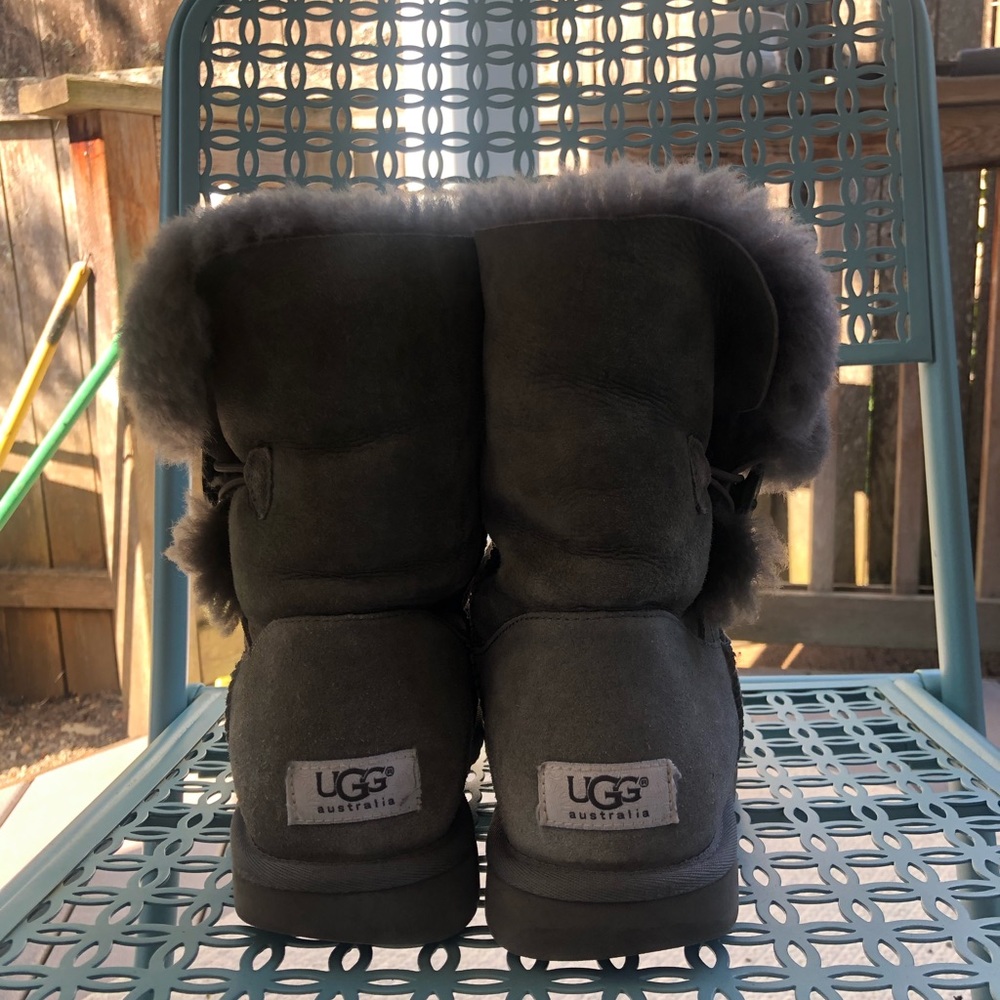 Bailey button Uggs size 9